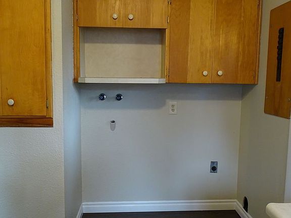 4th image of 1604 Winchell Ave
