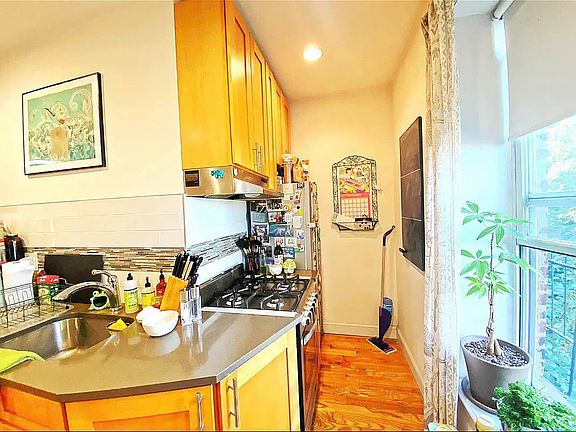 5th image of 231 8th St APT 3R