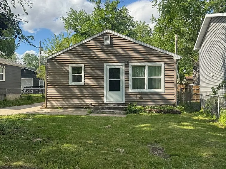 830 Judson St — Photo 1