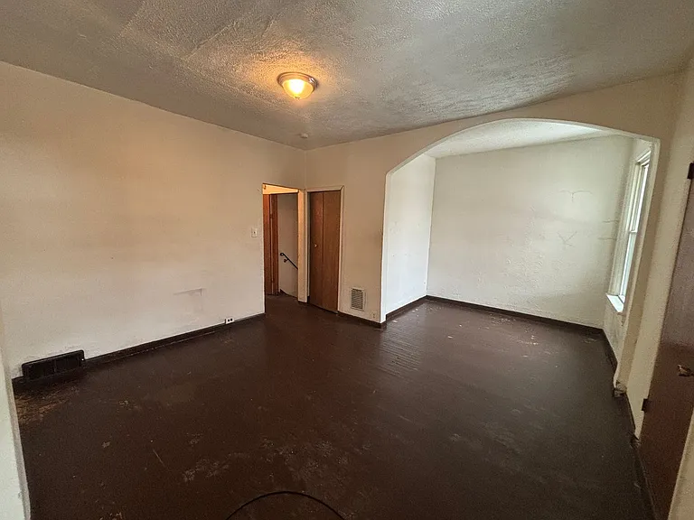 2226 Woodstock Ave #2 — Photo 5