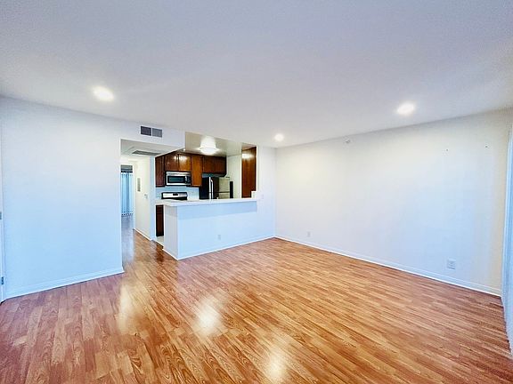 2nd image of 11806 Venice Blvd APT 103