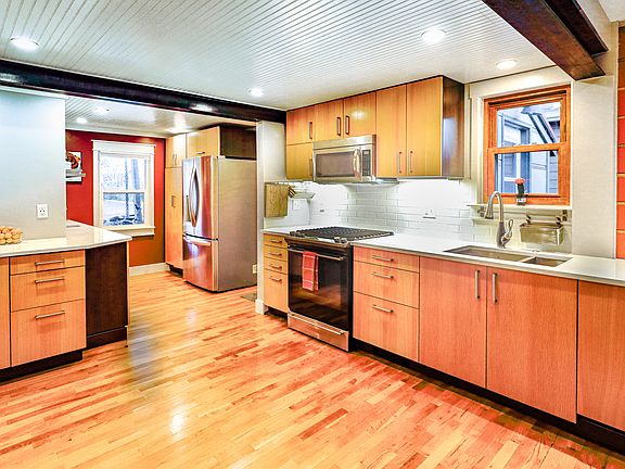 Renovated large kitchen with everything you need!