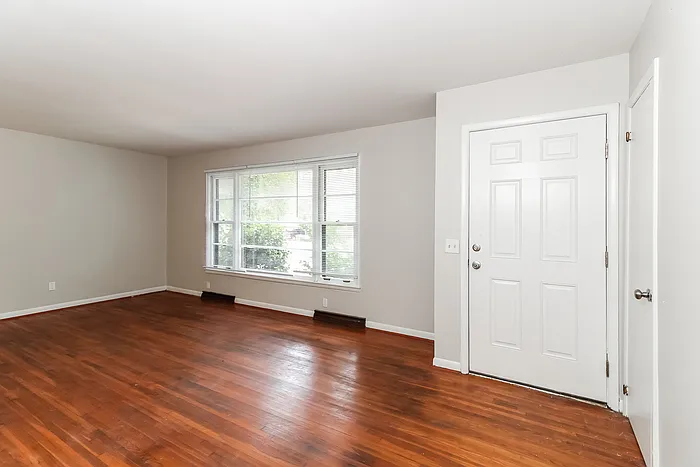 712 Arrow Rd — Photo 2