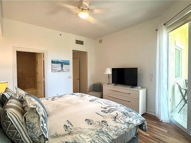 2738 Tiburon Blvd E #B405 — Photo 16