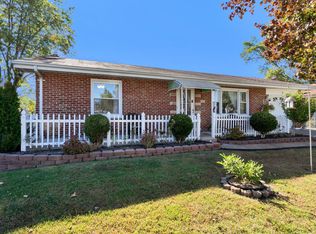 222 Lambeth Ln, Saint Louis, MO