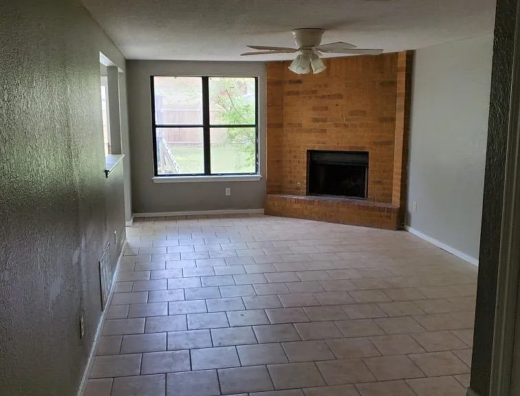 2012 Eastridge Dr — Photo 2