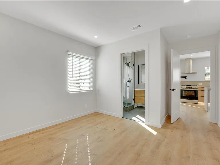 1901 Chatsworth Blvd — Photo 18