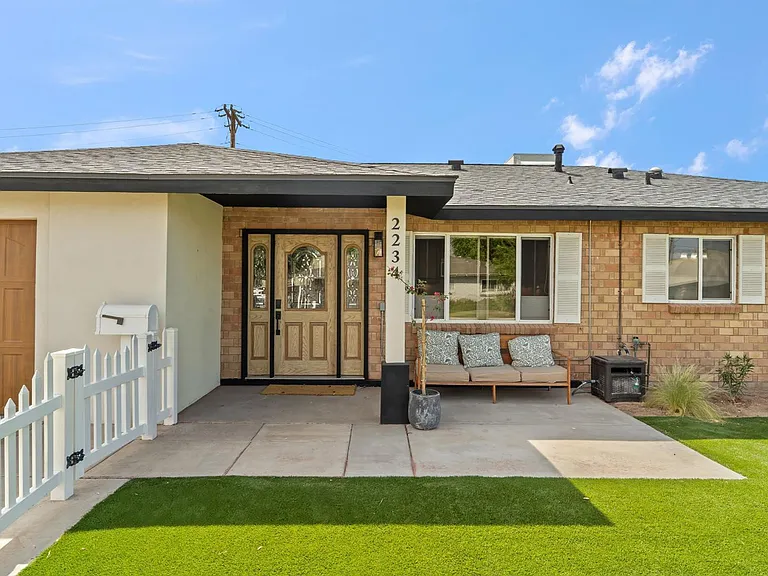 2234 N 74th Way — Photo 4