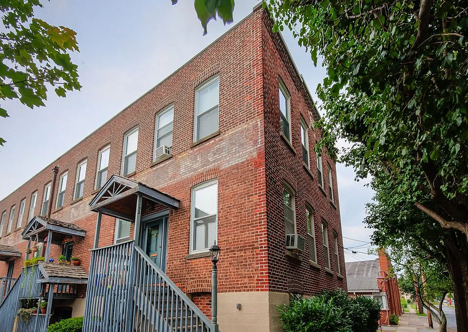 152 Pine St