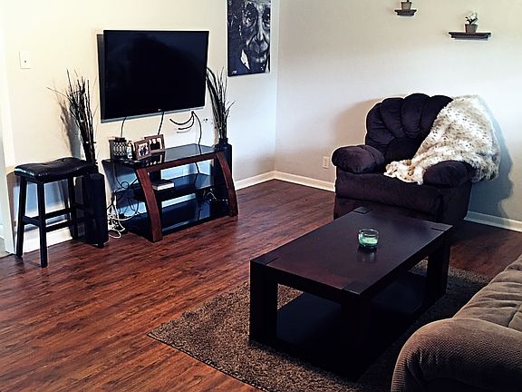 3rd image of 705 Melinda Ln