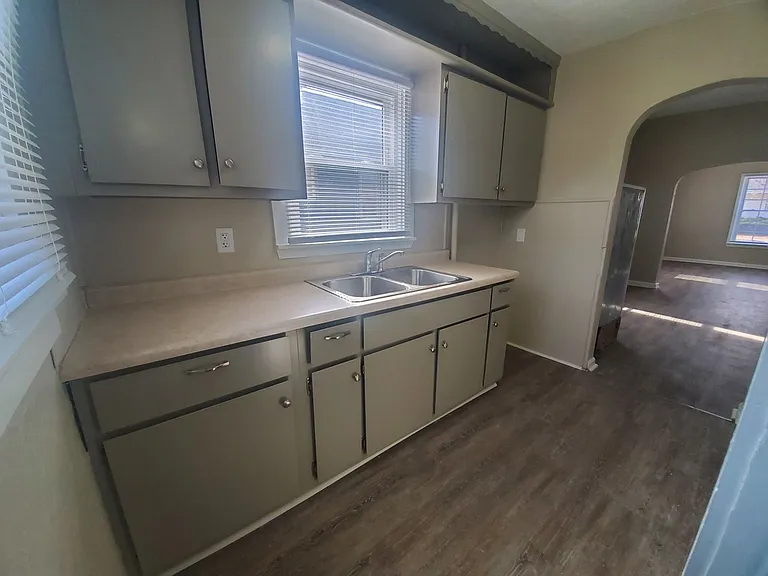 3211 E 8th St — Photo 5