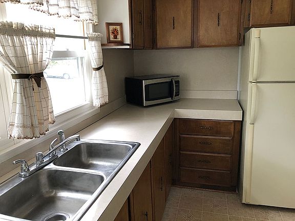 Kitchen includes pantry