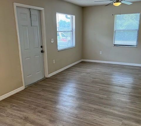 4th image of 952 NE 8th Ave