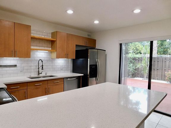 5th image of 4155 Turnberry Cir APT 29