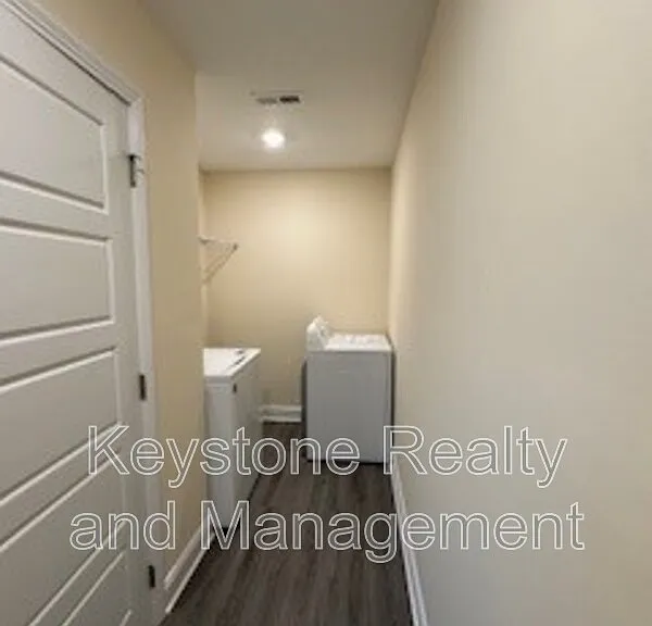 304 Jennifer St #40 — Photo 8