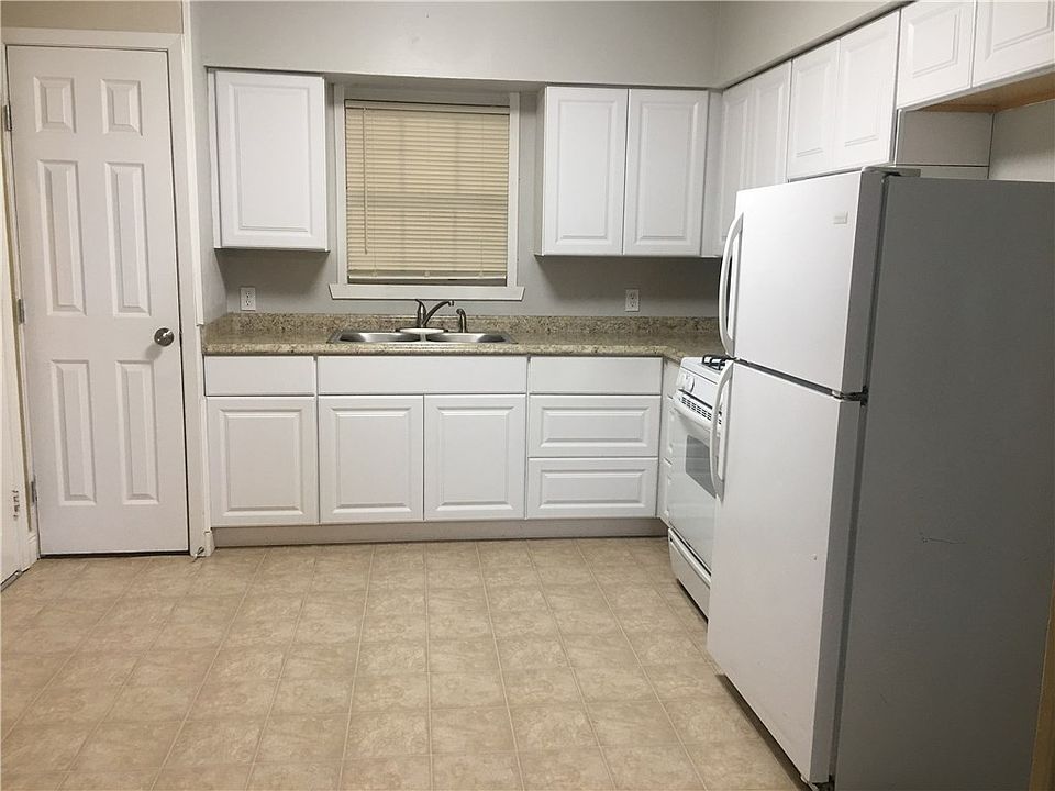 1st image of 700 W Saint Johns Ave