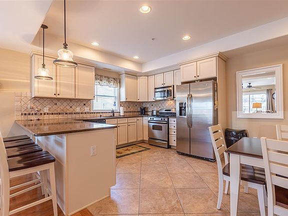 2nd image of 4204 Landis Ave Unit 202