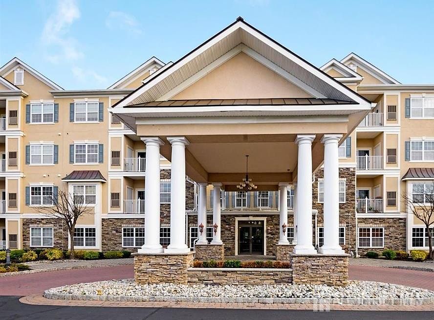1st image of 540 Cranbury Rd APT 323