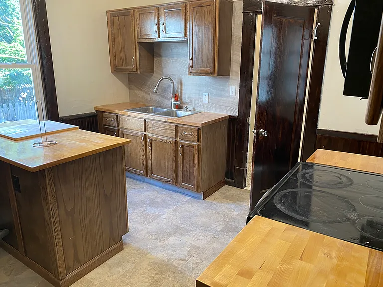 175 W 15th St #1 — Photo 9