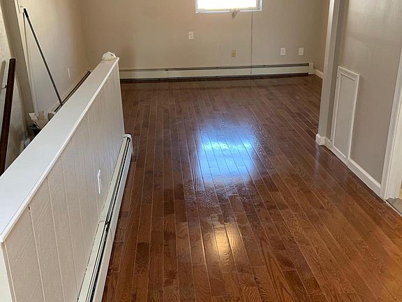 3rd image of 913 Washington Ave #3