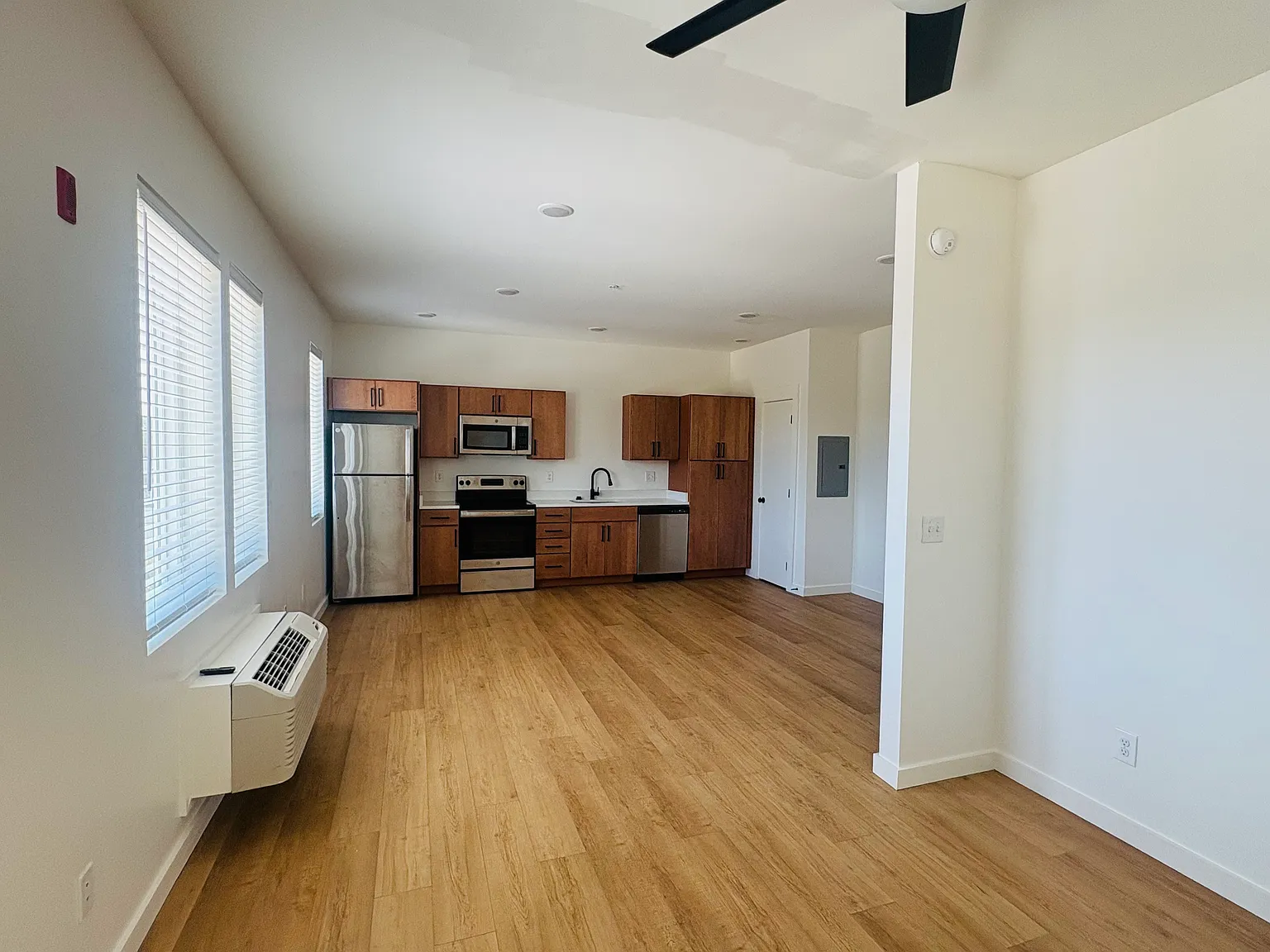 Studio, 450 sqft, $1,150 — Photo 3