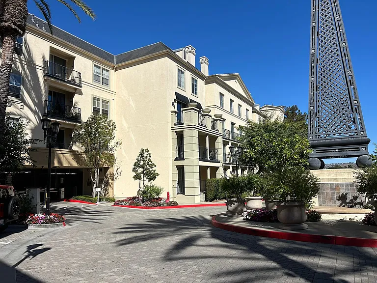2220 Watermarke Pl — Photo 6
