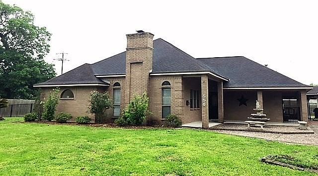 1st image of 556 Oak Dr