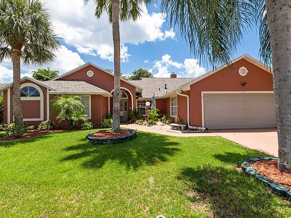 3rd image of 1952 Glen Meadows Cir