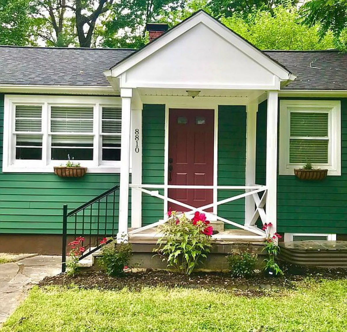 4 bed, 2300 sqft, $4,900 — Photo 1