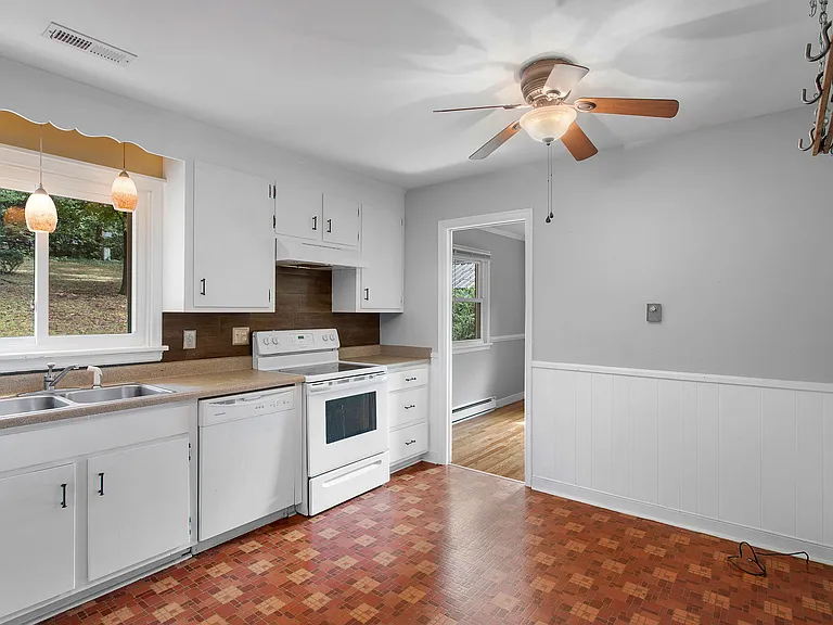 2115 Cedarhurst Dr — Photo 25