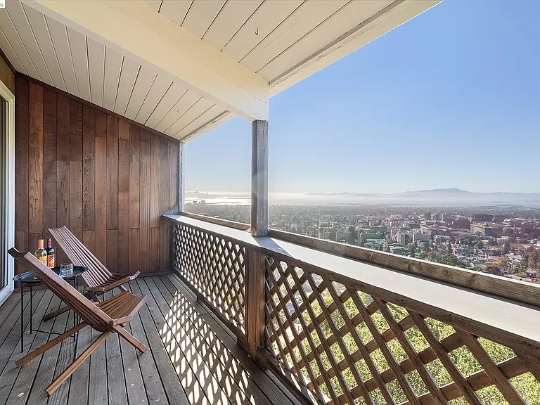 540 Dwight Pl — Photo 20
