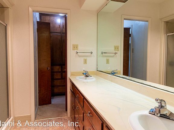 5th image of 306 Hollyhill Ln