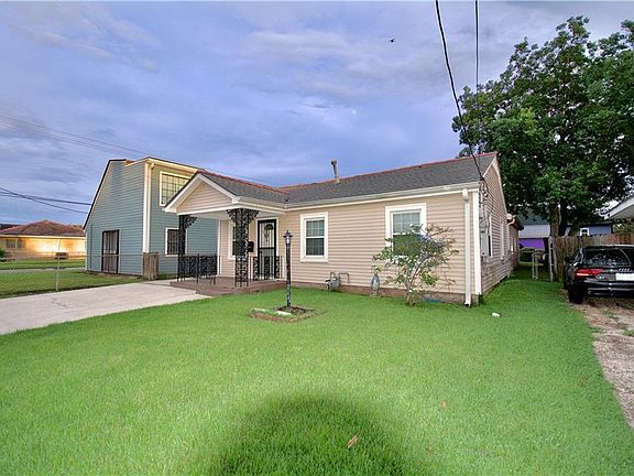 3rd image of 2076 Stephen Girard St