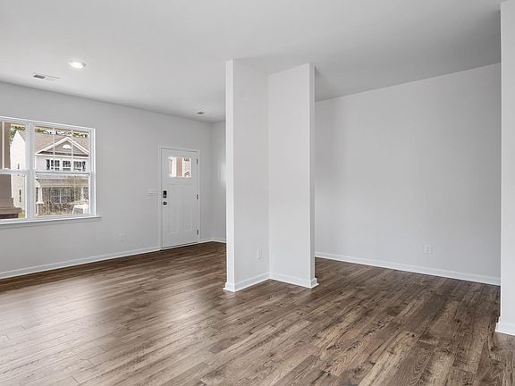 4th image of 866 Honeybush Dr