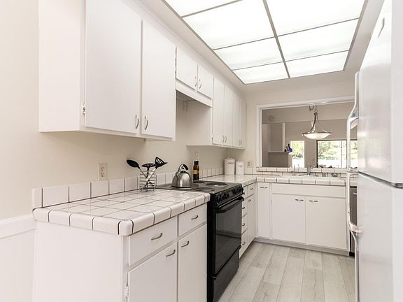 5th image of 6028 Montgomery Cor