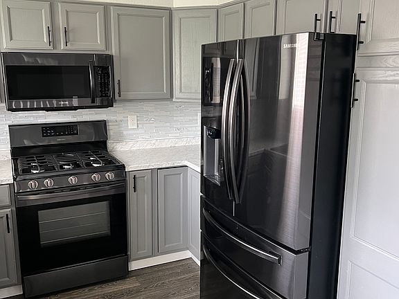 3rd image of 10443 Adams St