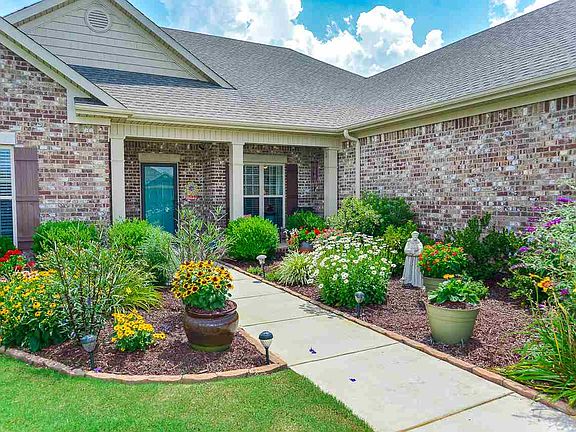2nd image of 102 Old Picket Cir