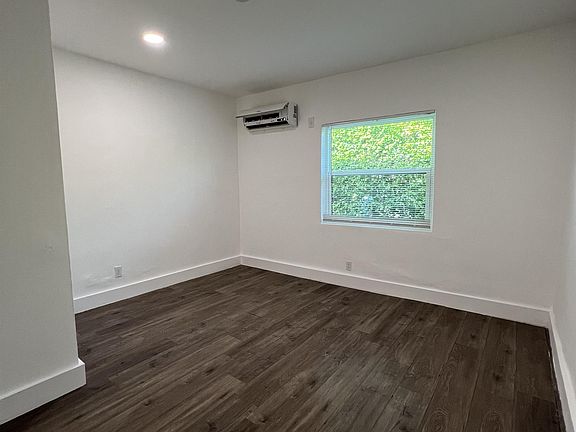 3rd image of 1725 NE 148th St #4