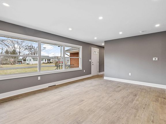 4th image of 532 Carolyn Dr