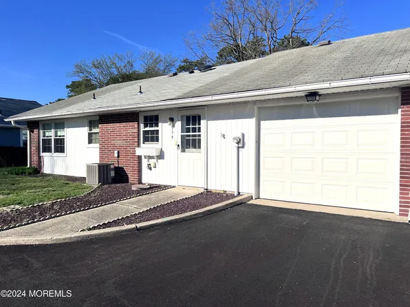 673B New Castle Court, Lakewood, NJ 08701