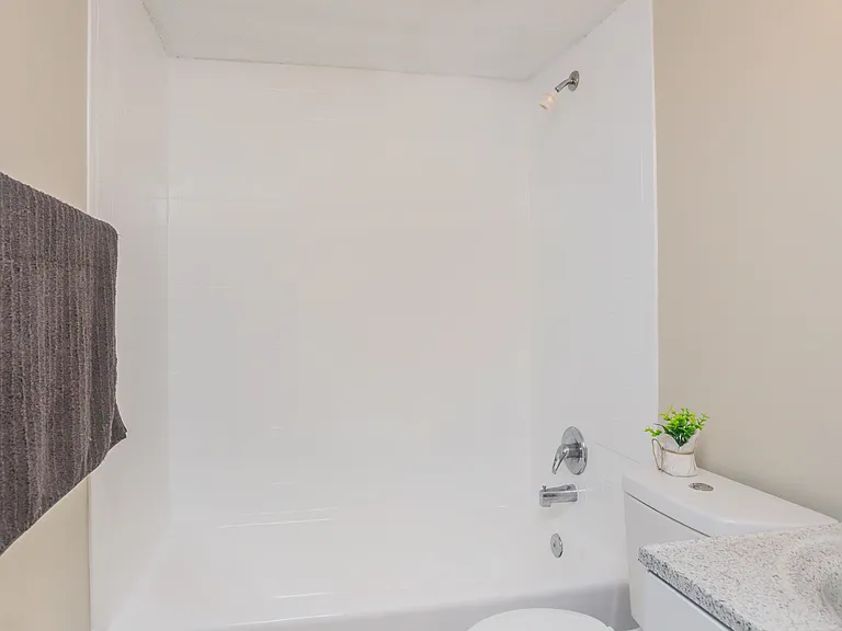 Silversmith Creek Apartments — Photo 37