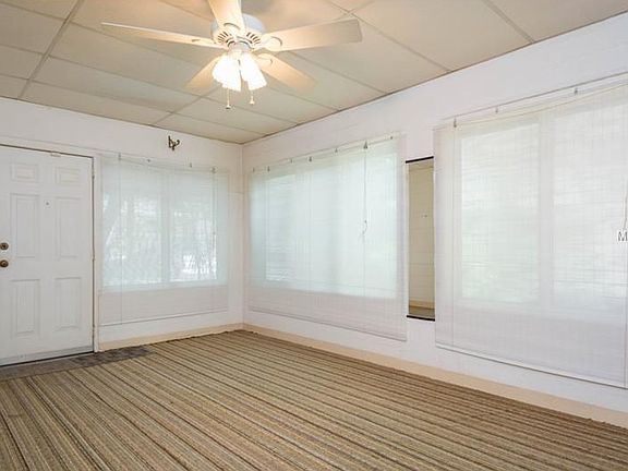 5th image of 1010 E Crenshaw St