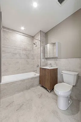Bathroom, photo 1