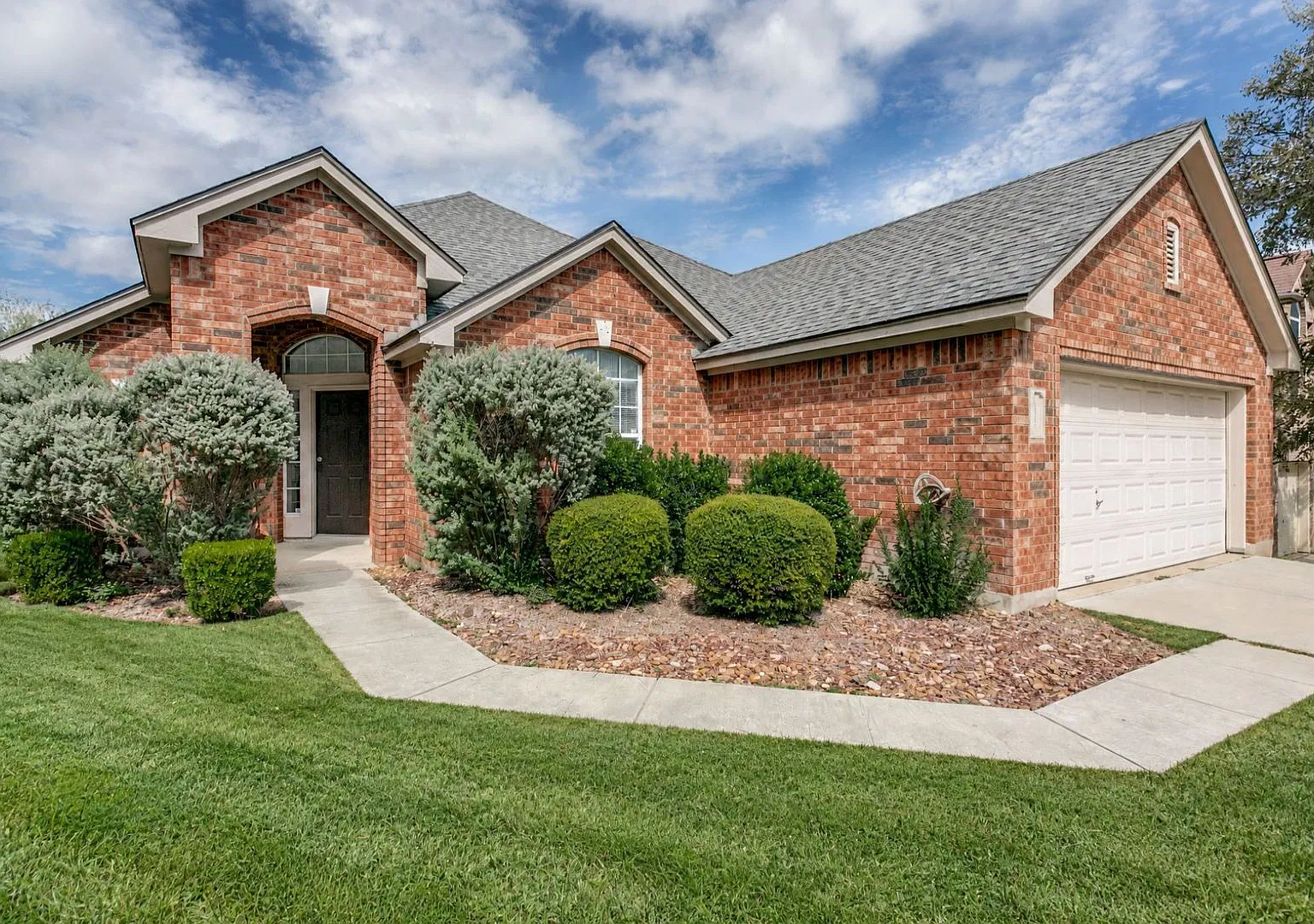 Single Story in Stone Oak! — Photo 1