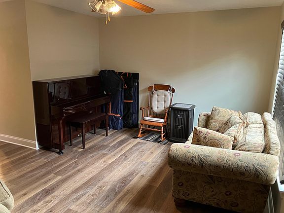 3rd image of 106 12th St Unit E