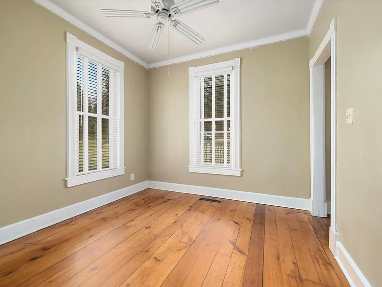 139 College St — Photo 34