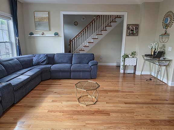 5th image of 304 Hunting Hill Dr