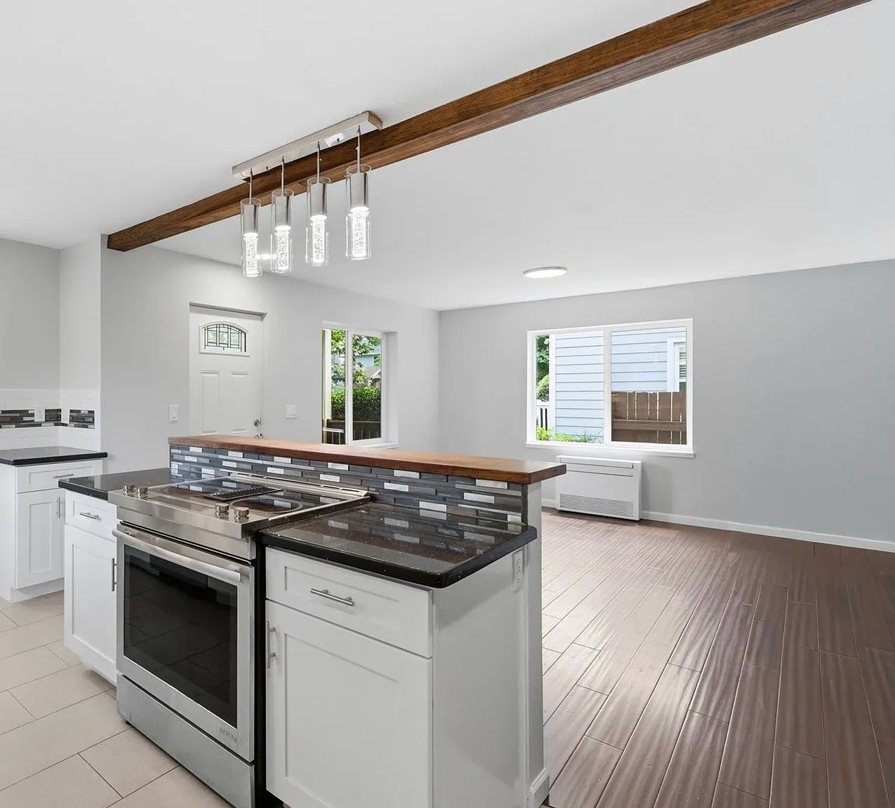 5 bed, 3.5 bath, 2272 sqft, $3,695 — Photo 4