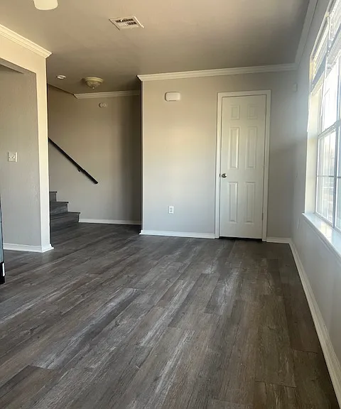 1718 E 67th Pl — Photo 2