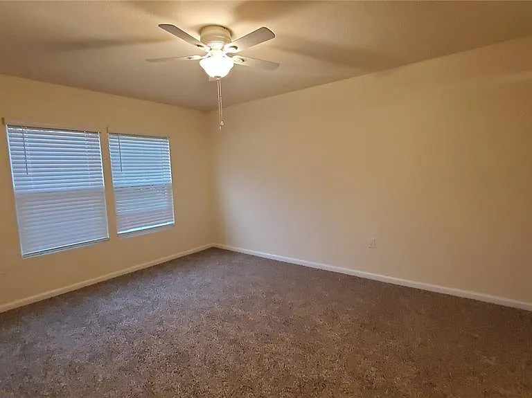 44 Barrington Dr — Photo 10